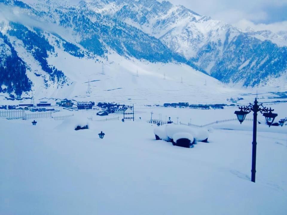 Hotel Village Walk Sonāmarg Eksteriør bilde