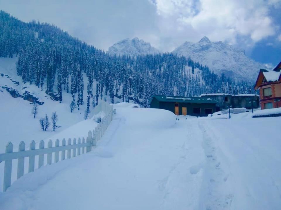 Hotel Village Walk Sonāmarg Eksteriør bilde